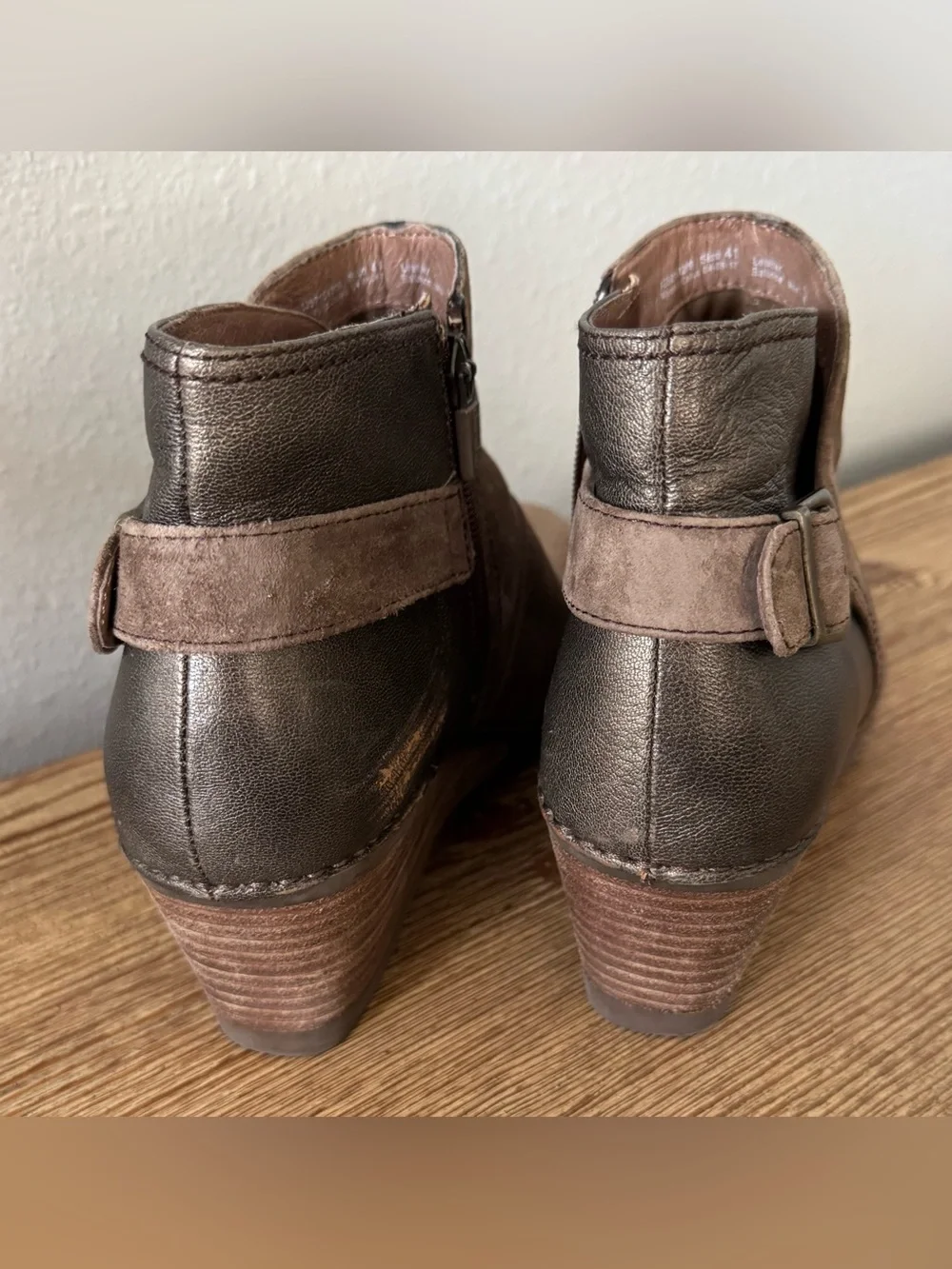 Dansko 41 Women’s brown leather/metallic side buckle ankle boots heeled 10.5/11